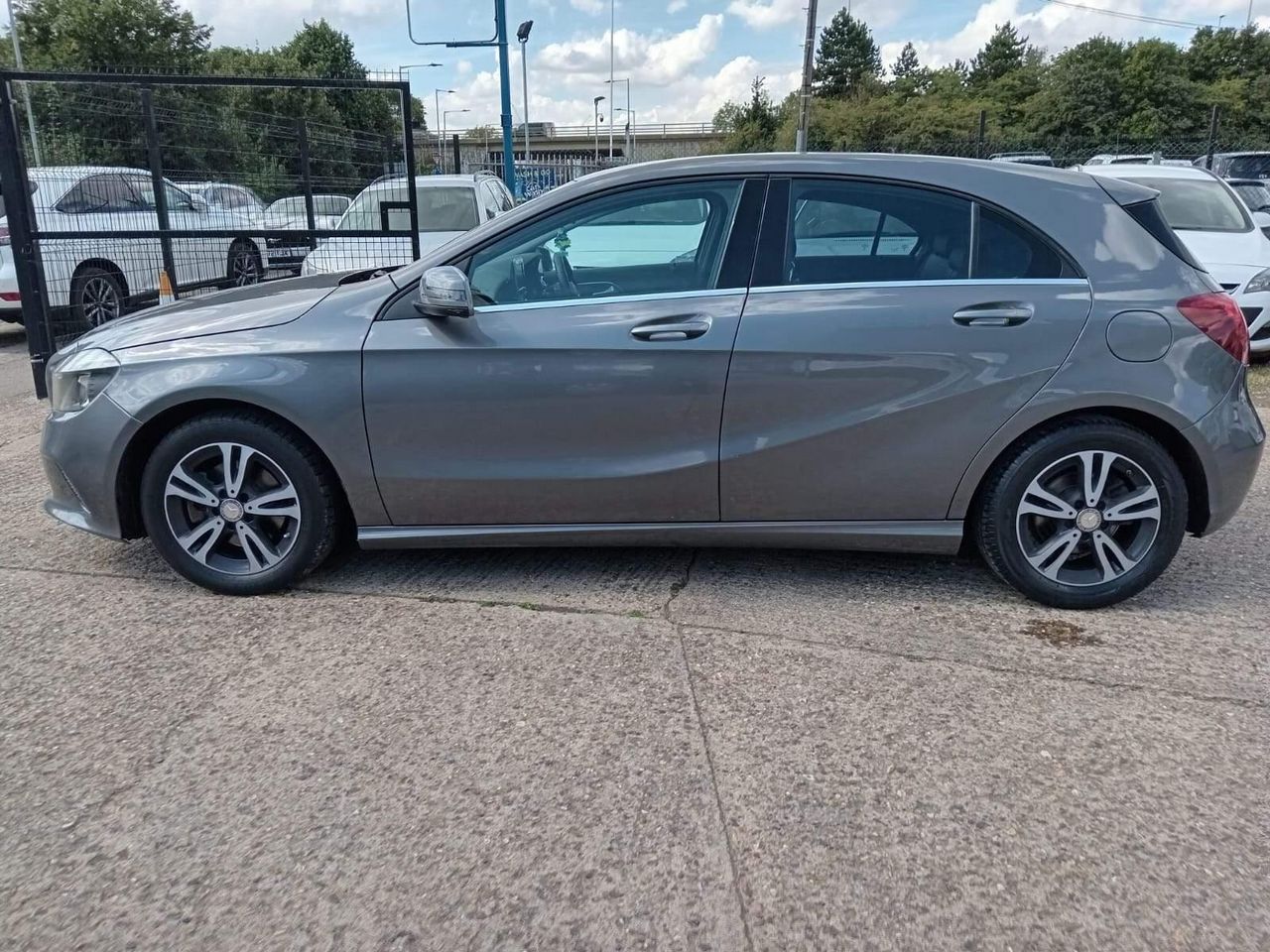 2016 Mercedes-Benz A Class 1.6 A180 SE 7G-DCT Euro 6 (s/s) 5dr - Picture 4 of 33