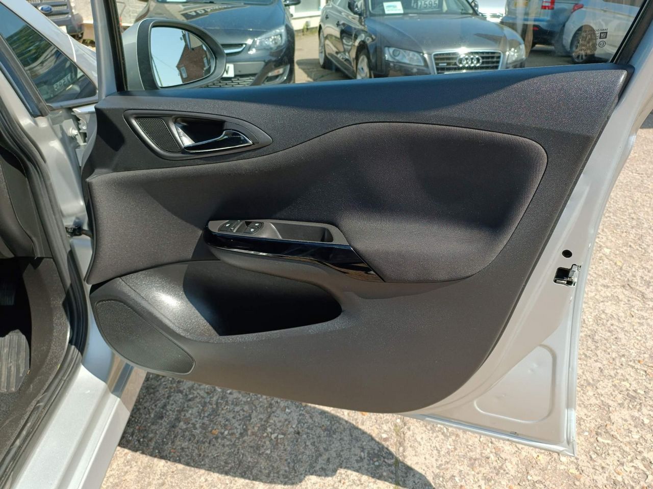 2016 Vauxhall Corsa 1.4i ecoFLEX SRi VX Line Euro 6 5dr - Picture 12 of 42