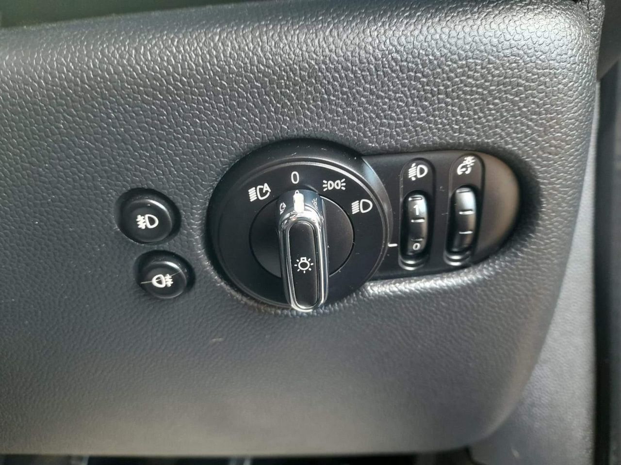 2015 MINI Hatch 1.5 Cooper D Auto Euro 6 (s/s) 5dr - Picture 46 of 48