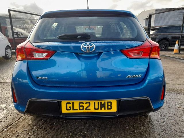 2013 Toyota Auris 1.33 Dual VVT-i Icon Euro 5 (s/s) 5dr - Picture 6 of 42