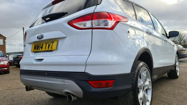2014 Ford Kuga 2.0 TDCi Titanium Powershift AWD 5dr - Picture 12 of 46