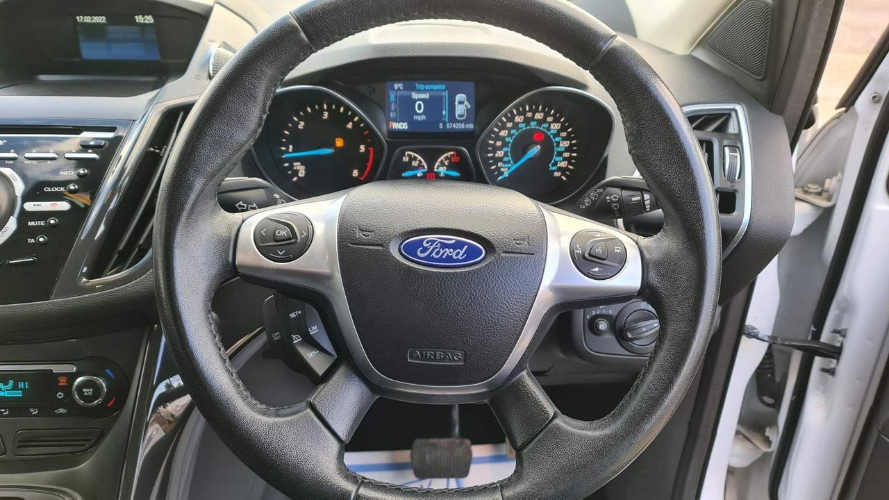 2014 Ford Kuga 2.0 TDCi Titanium Powershift AWD 5dr - Picture 35 of 46