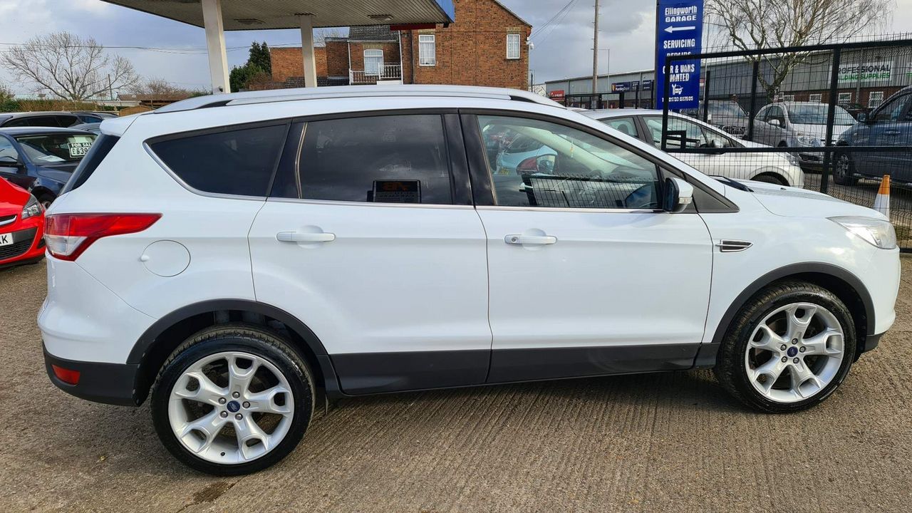 2014 Ford Kuga 2.0 TDCi Titanium Powershift AWD 5dr - Picture 4 of 46